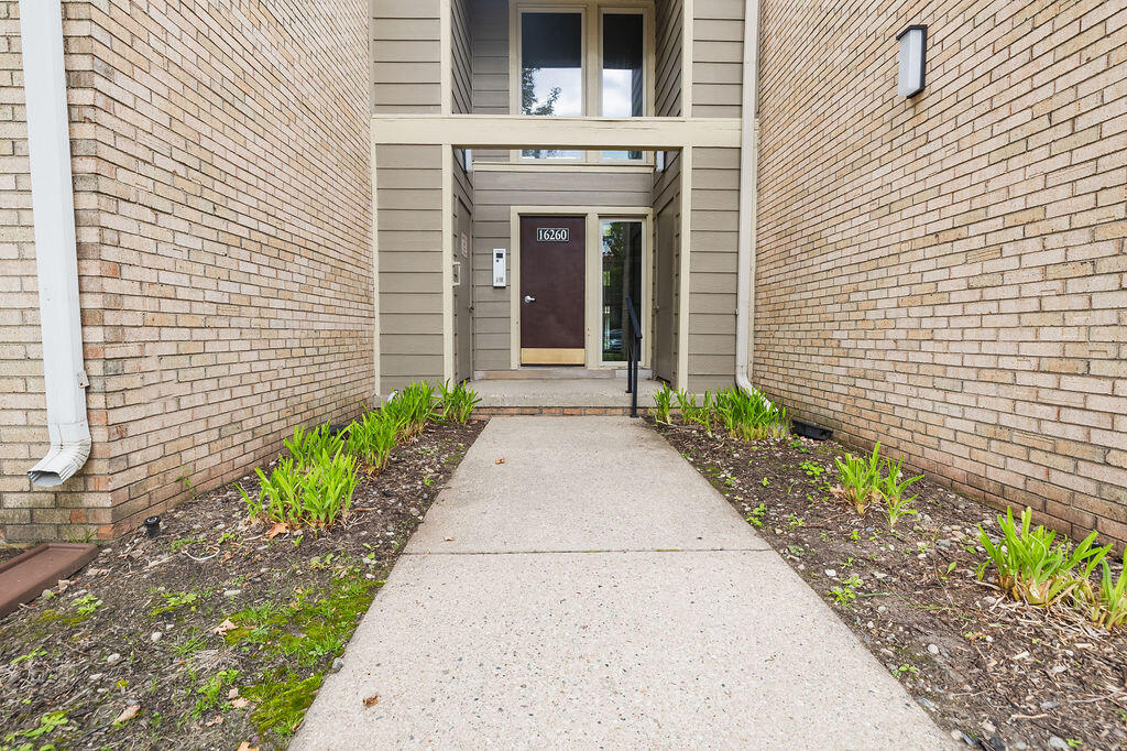 16260 Mayfair Dr. Drive 102