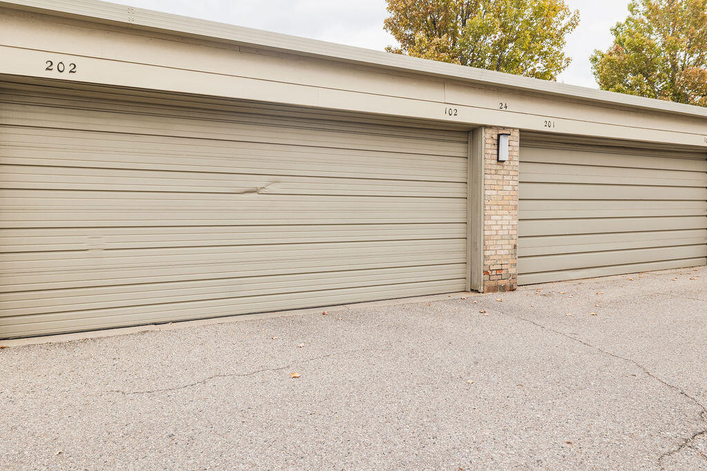 16260 Mayfair Dr. Drive 102