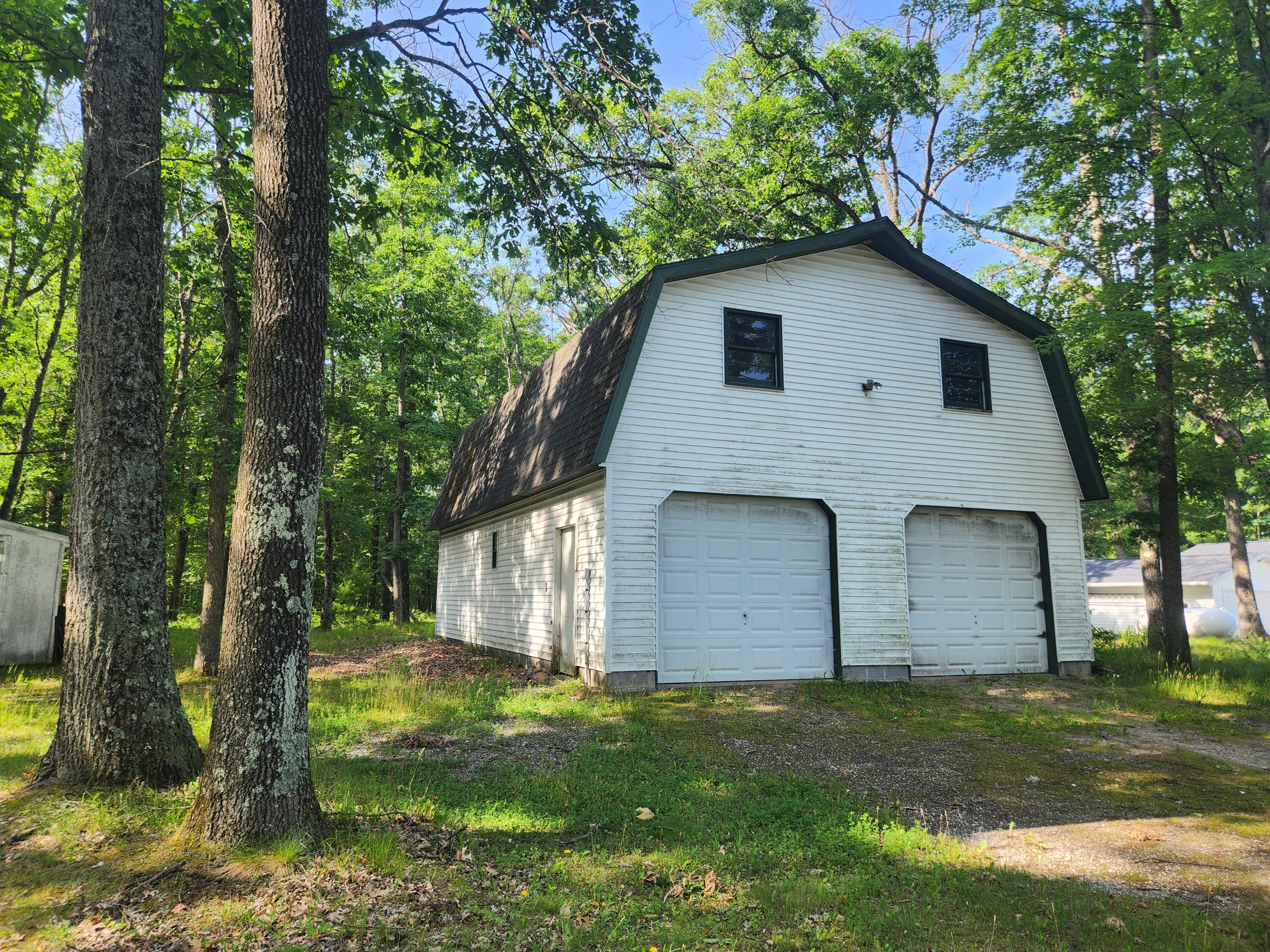 2318 W 14 Mile Road