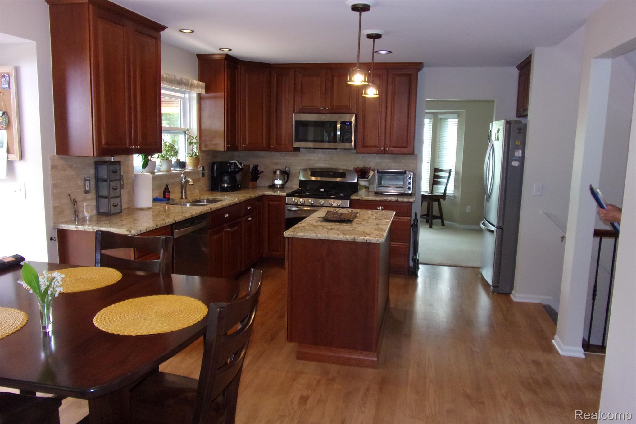 3163 W RIDGE Court