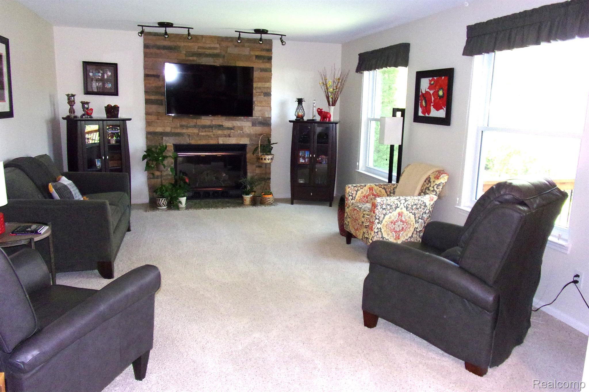 3163 W RIDGE Court