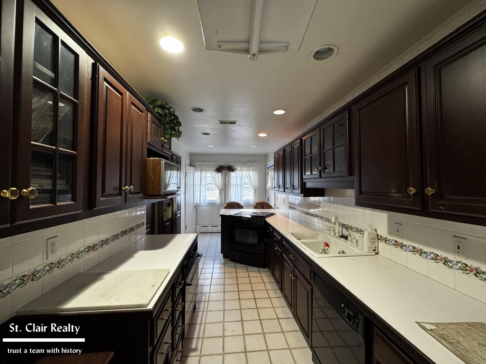 2704 Military Street