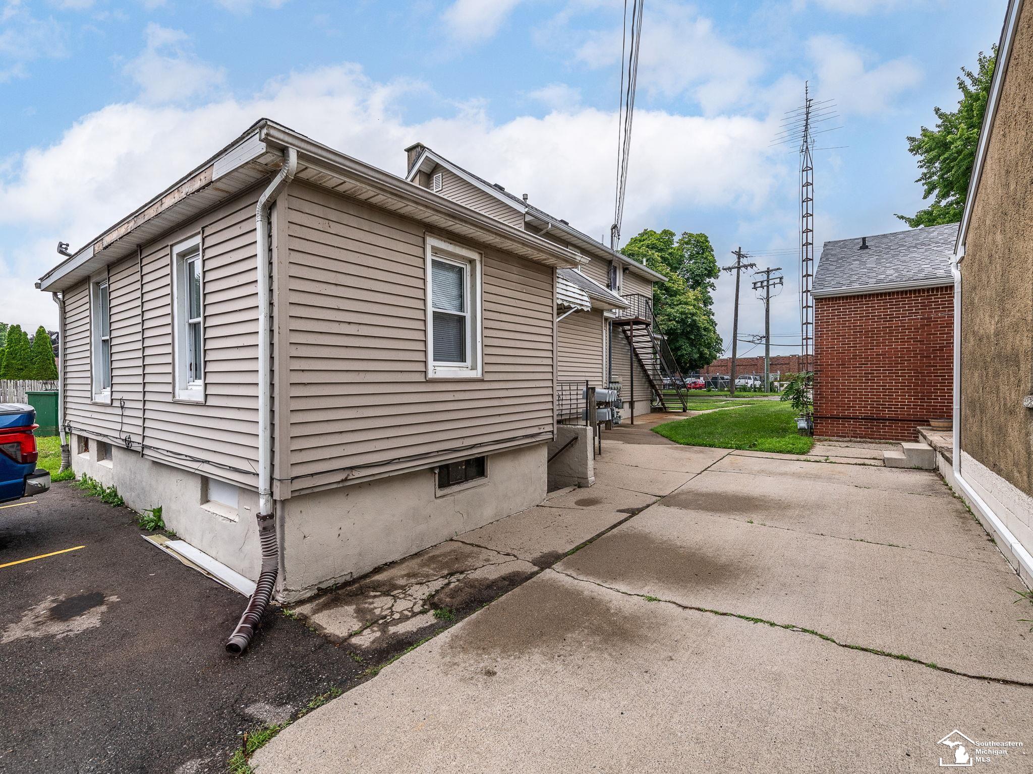 926 E Front Street