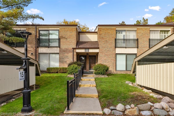18326 UNIVERSITY PARK DR, LIVONIA, MI 48152 - Image 0817e98d448372ae74798bcda9efb14a/96149599
