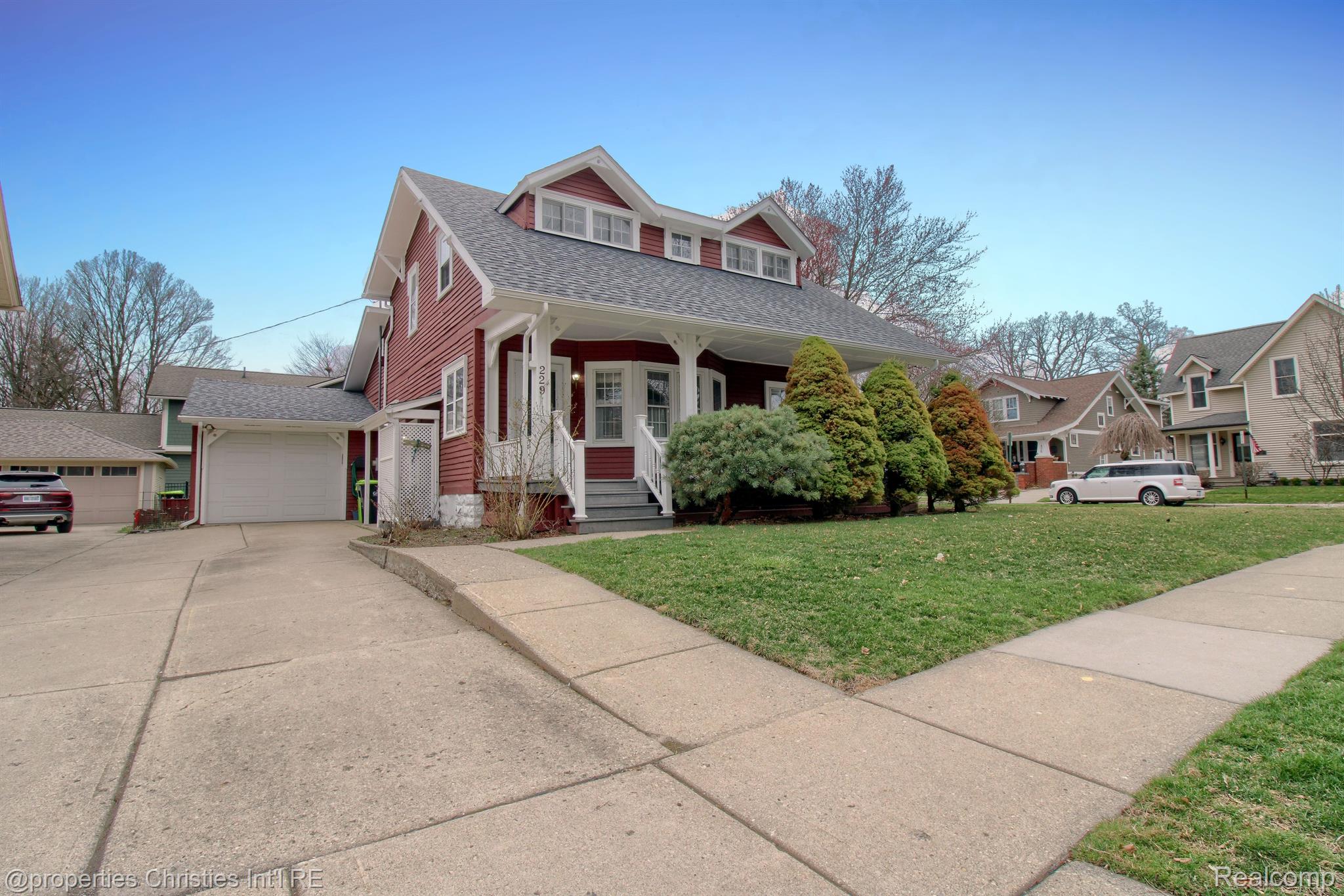 229 LINDEN Street