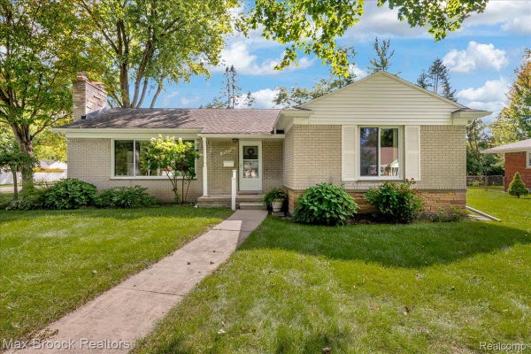 17825 KINROSS AVE, BEVERLY HILLS, MI 48025 - Image 082d6a043f3896d50e663a55a6909d37/17843672