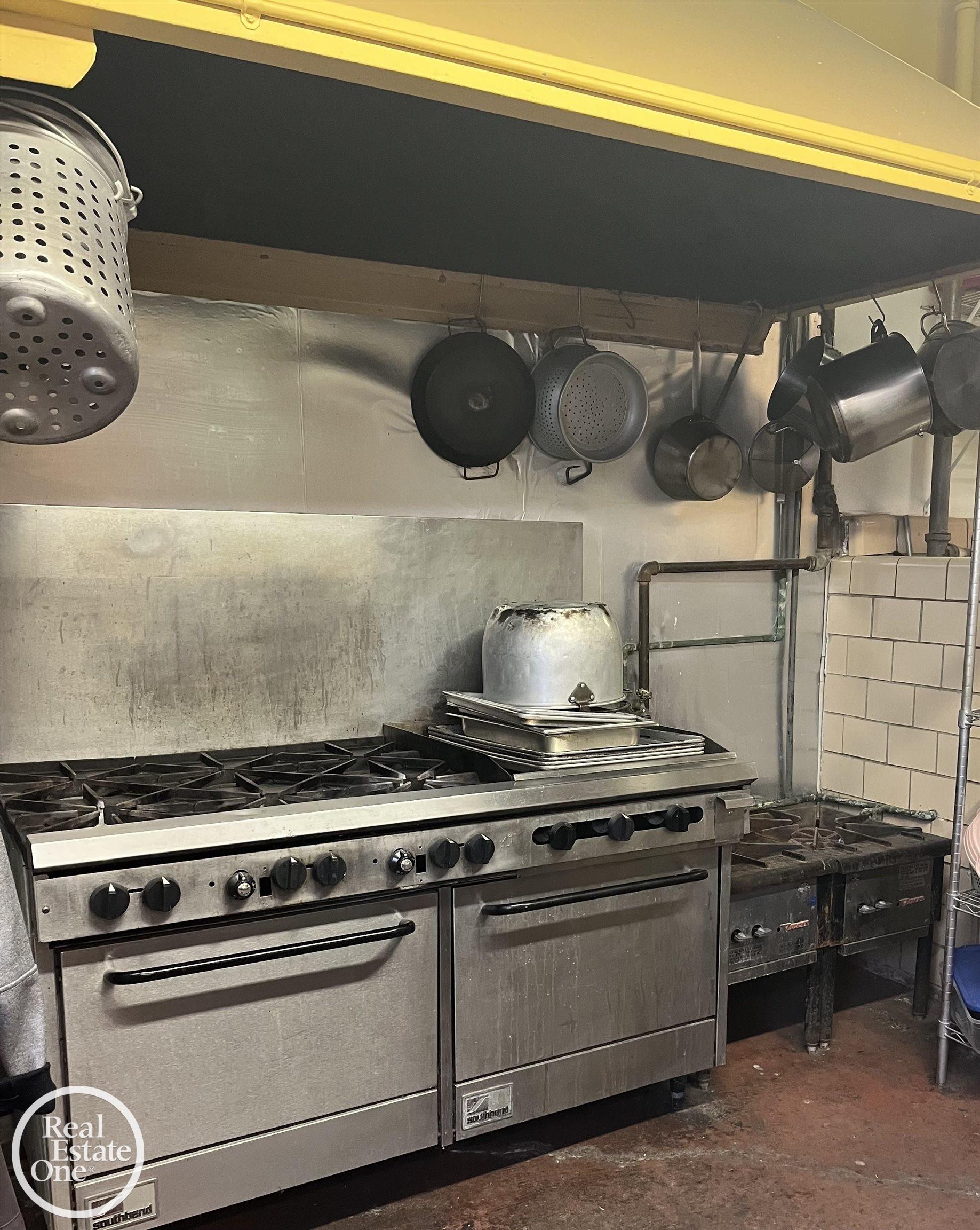 19531 Mack Avenue Avenue