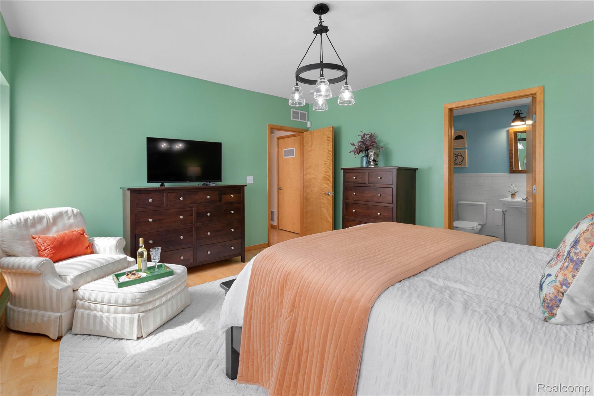 Detroit City, Michigan 48201, United States, 2 Bedrooms Bedrooms, ,2 BathroomsBathrooms,Residential,Active,178812