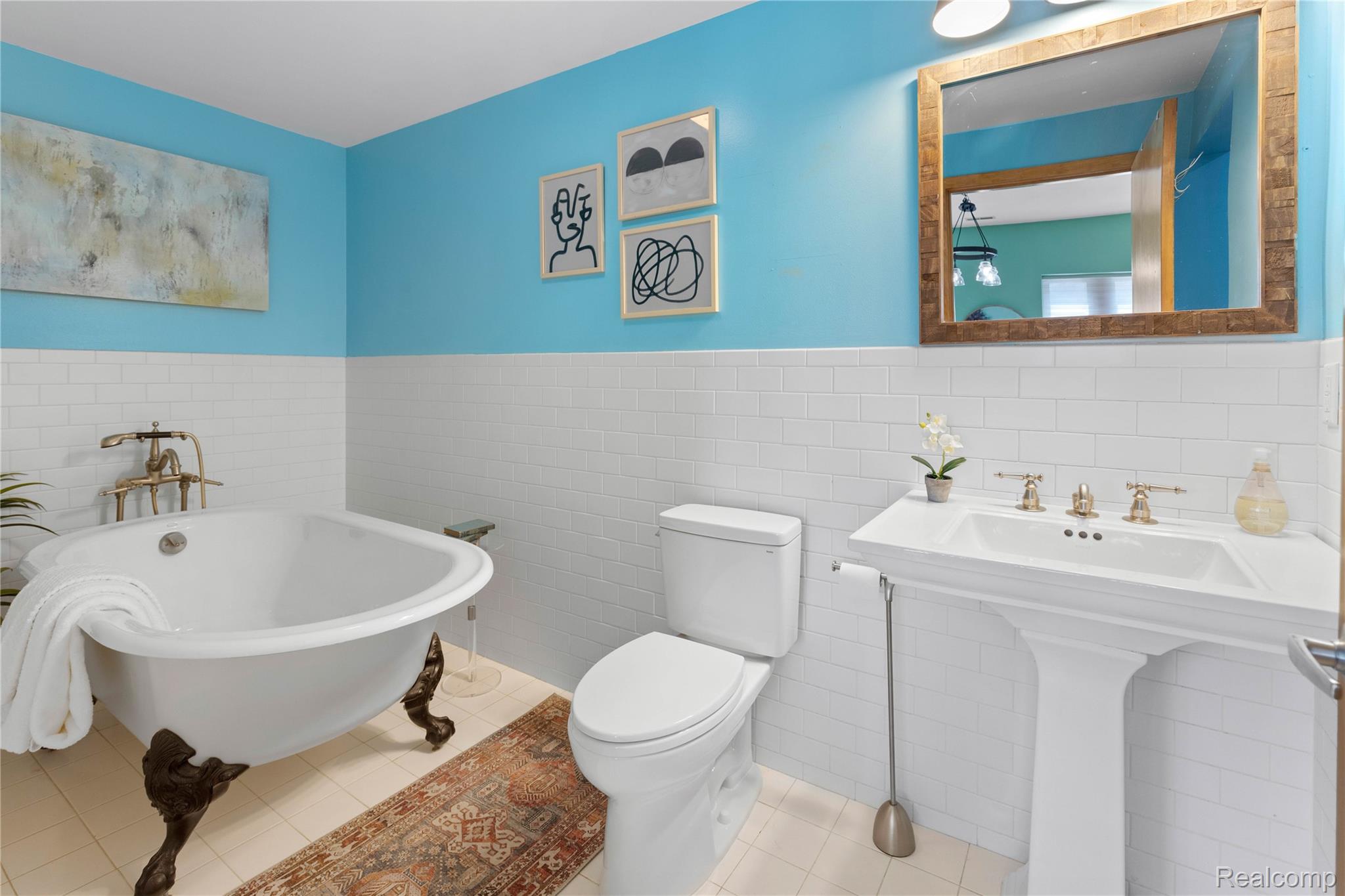 Detroit City, Michigan 48201, United States, 2 Bedrooms Bedrooms, ,2 BathroomsBathrooms,Residential,Active,178812