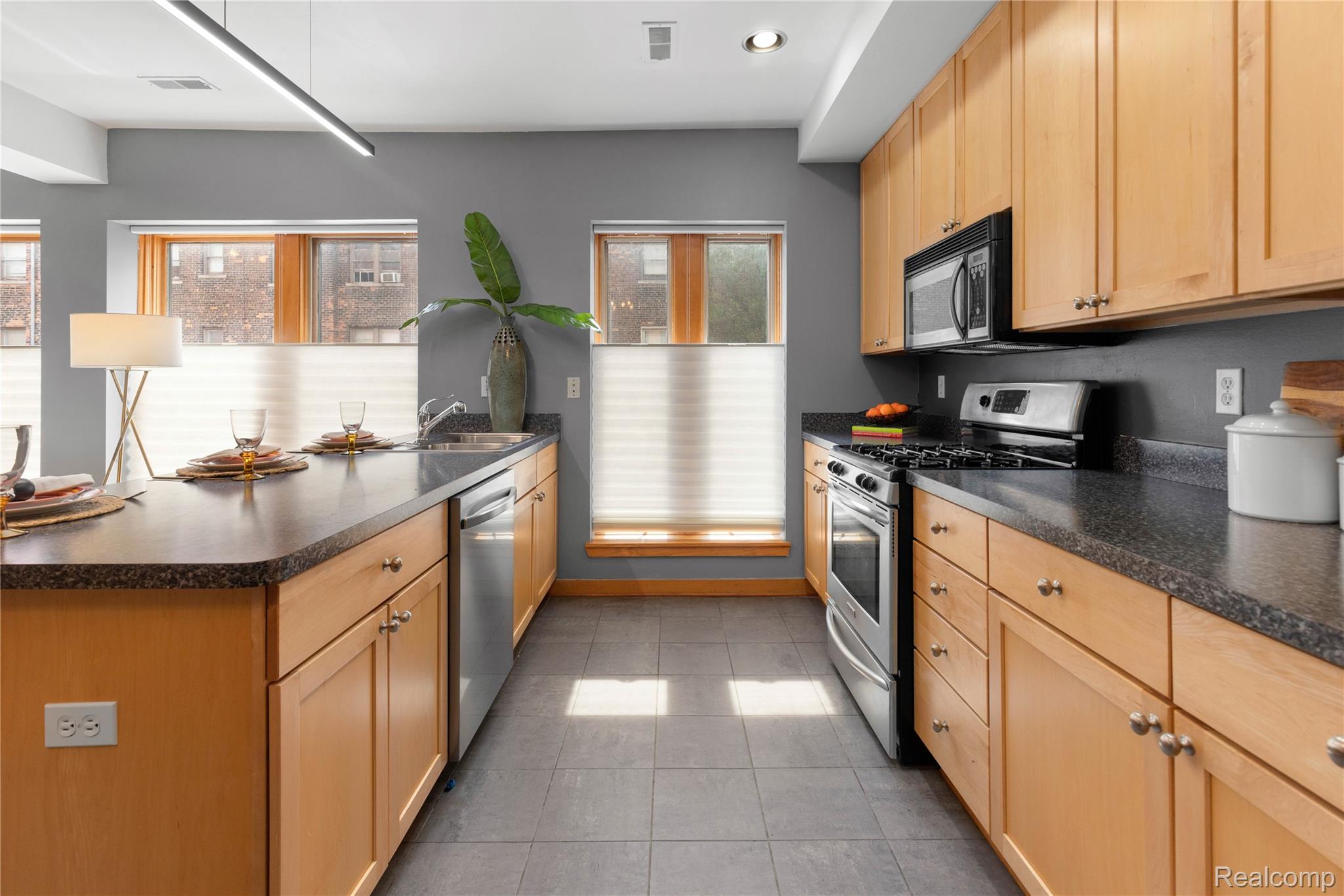 Detroit City, Michigan 48201, United States, 2 Bedrooms Bedrooms, ,2 BathroomsBathrooms,Residential,Active,178812