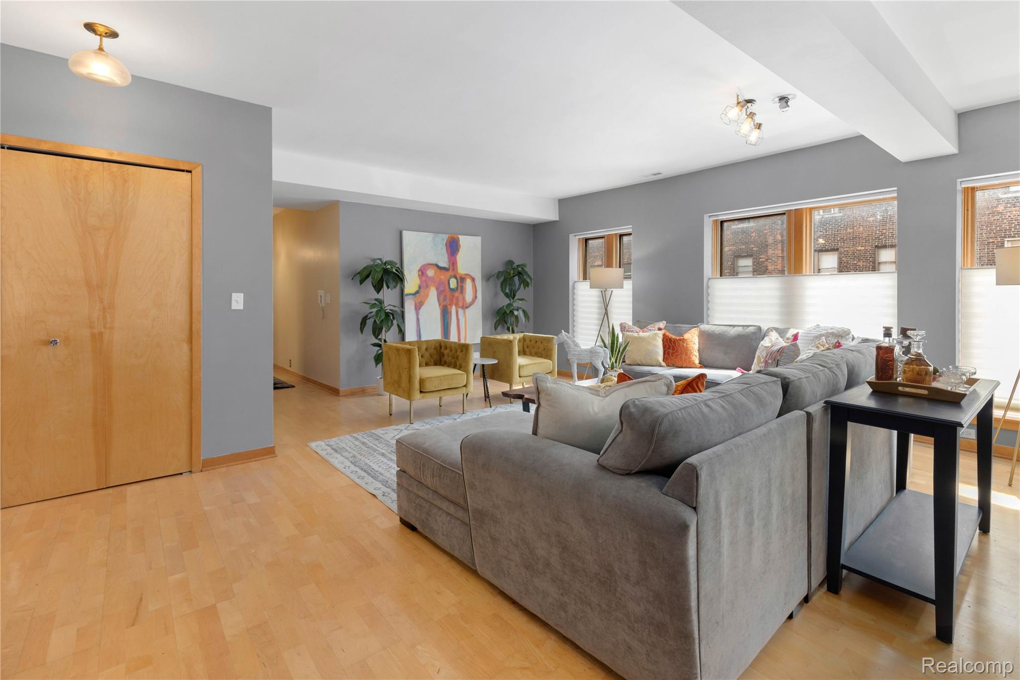 434 W Alexandrine Street 102
