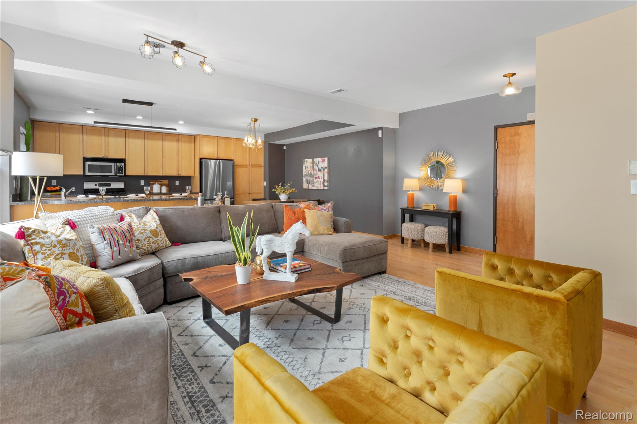 434 W Alexandrine Street 102