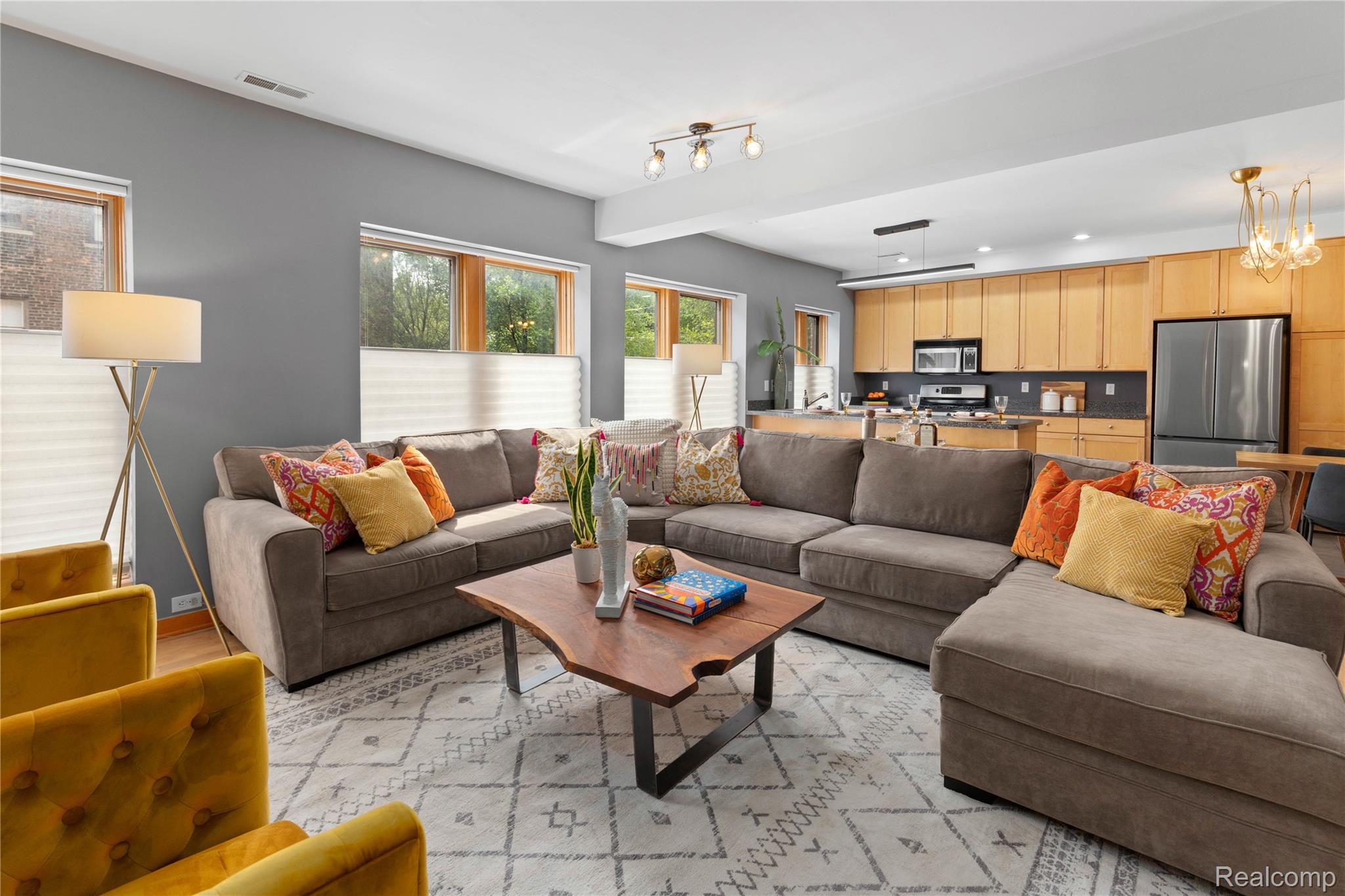 434 W Alexandrine Street 102
