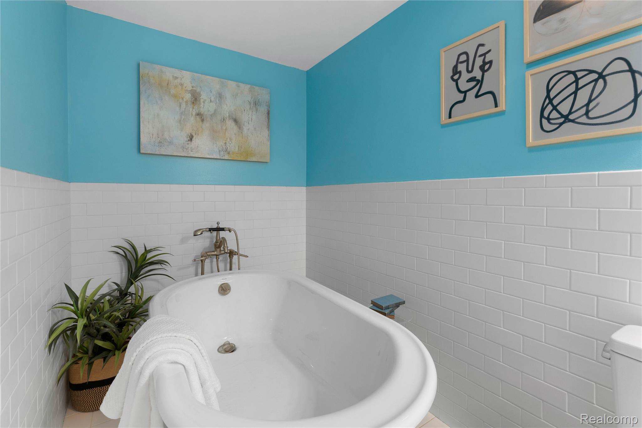 Detroit City, Michigan 48201, United States, 2 Bedrooms Bedrooms, ,2 BathroomsBathrooms,Residential,Active,178812