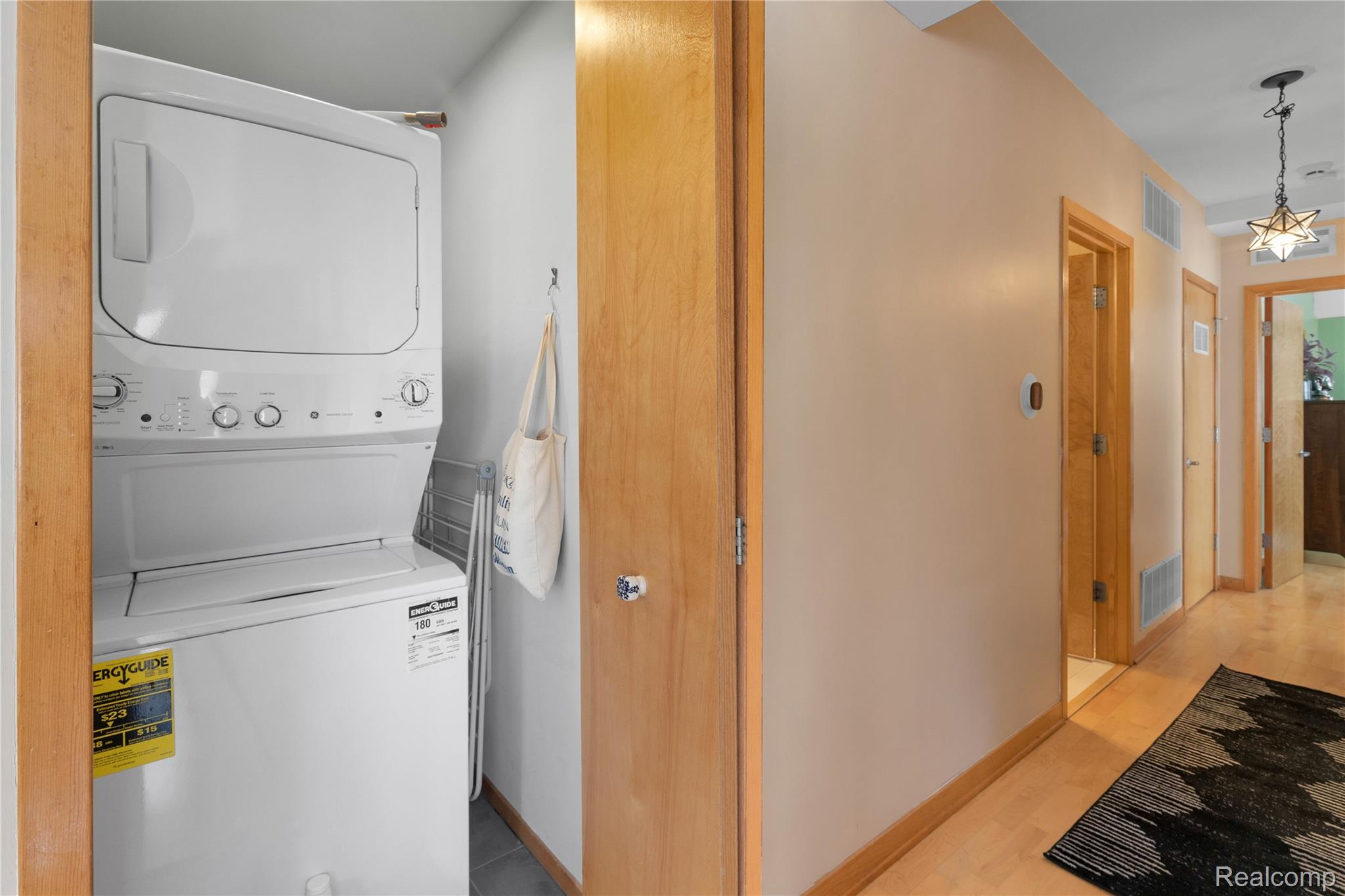 Detroit City, Michigan 48201, United States, 2 Bedrooms Bedrooms, ,2 BathroomsBathrooms,Residential,Active,178812