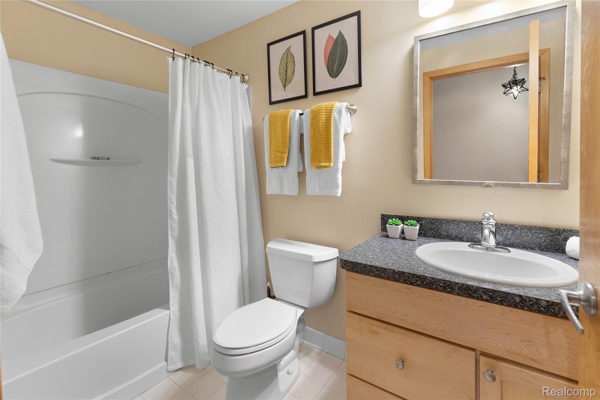 Detroit City, Michigan 48201, United States, 2 Bedrooms Bedrooms, ,2 BathroomsBathrooms,Residential,Active,178812