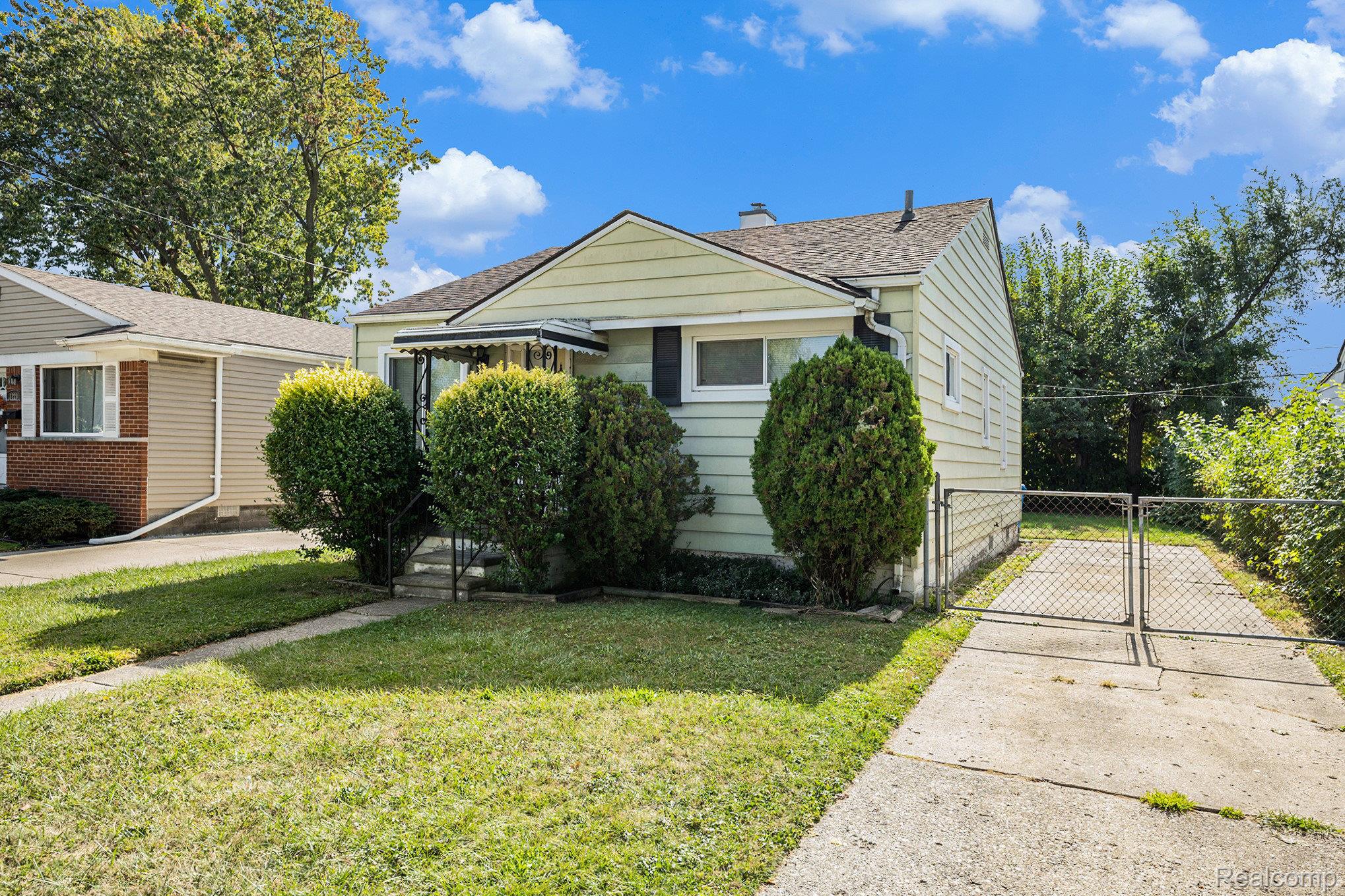 1212 E Rowland Avenue