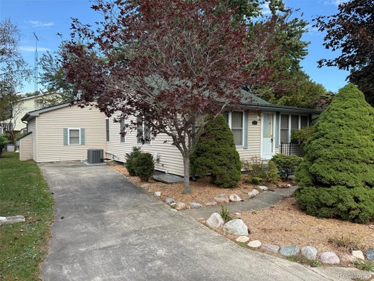 7765 EDEN CT, LEXINGTON, MI 48450 - Image 086a0875b3aee4aa61a02fe45123ce6a/214536731