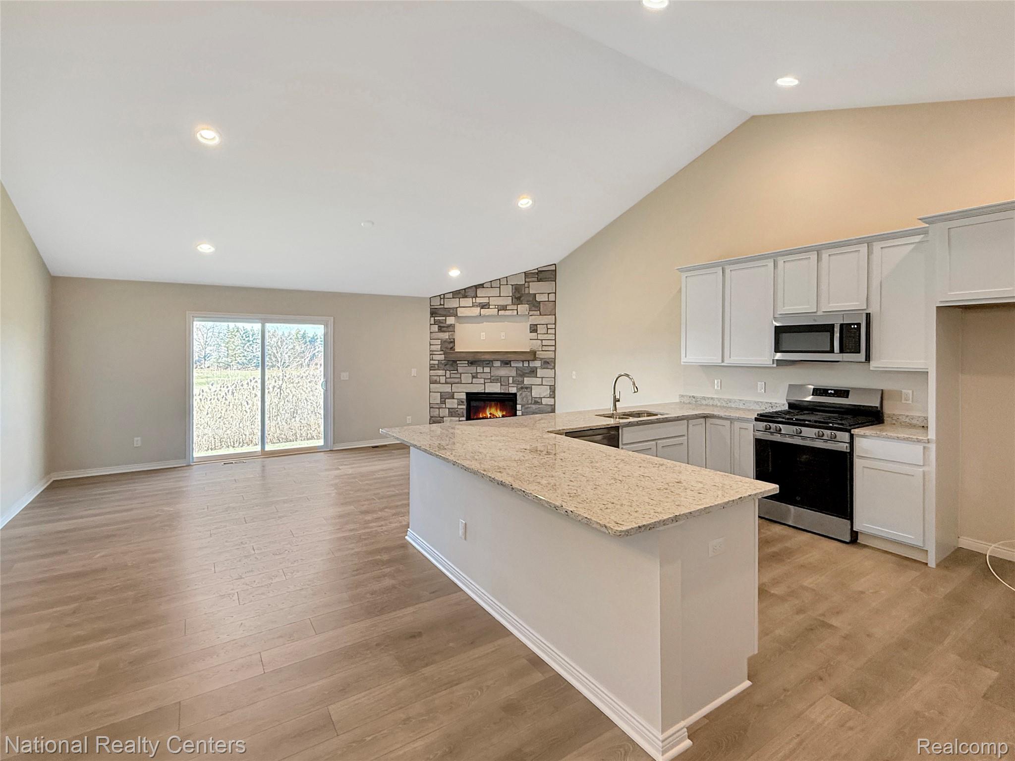 390 Devonshire Drive 27