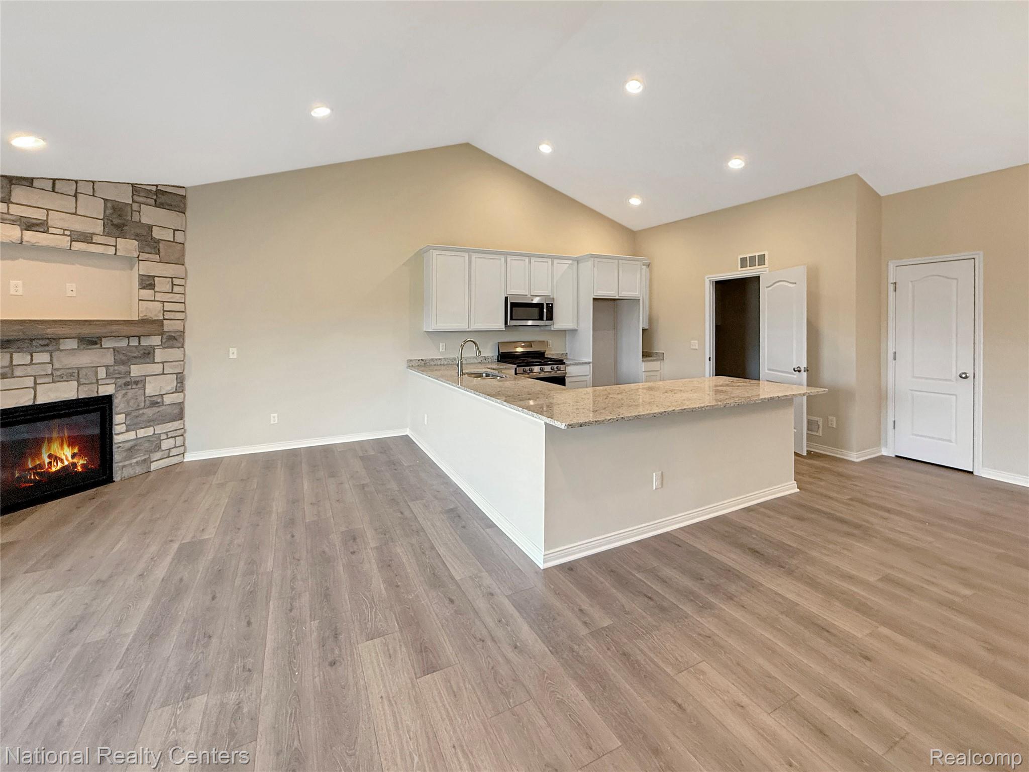 390 Devonshire Drive 27