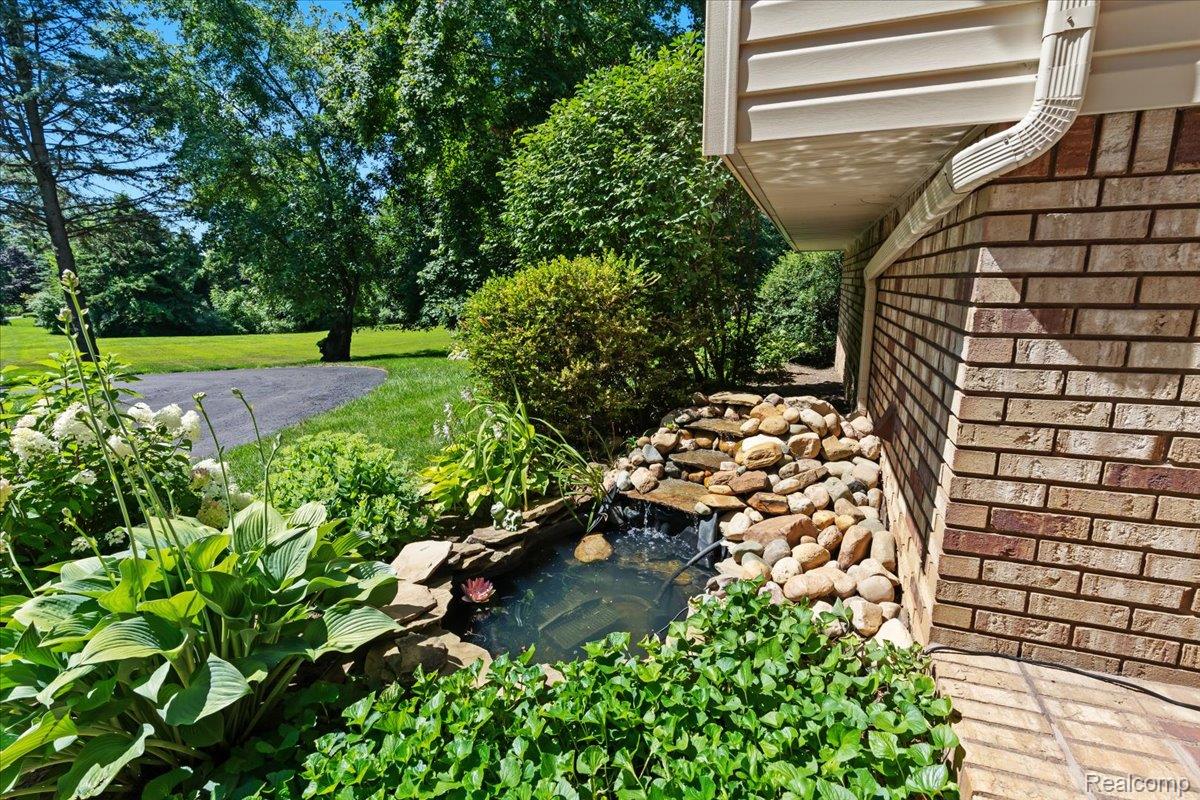 3862 Saddle Lane