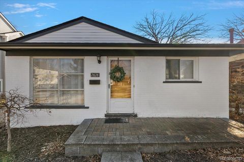 2828 Robina Avenue Berkley City MI 48072