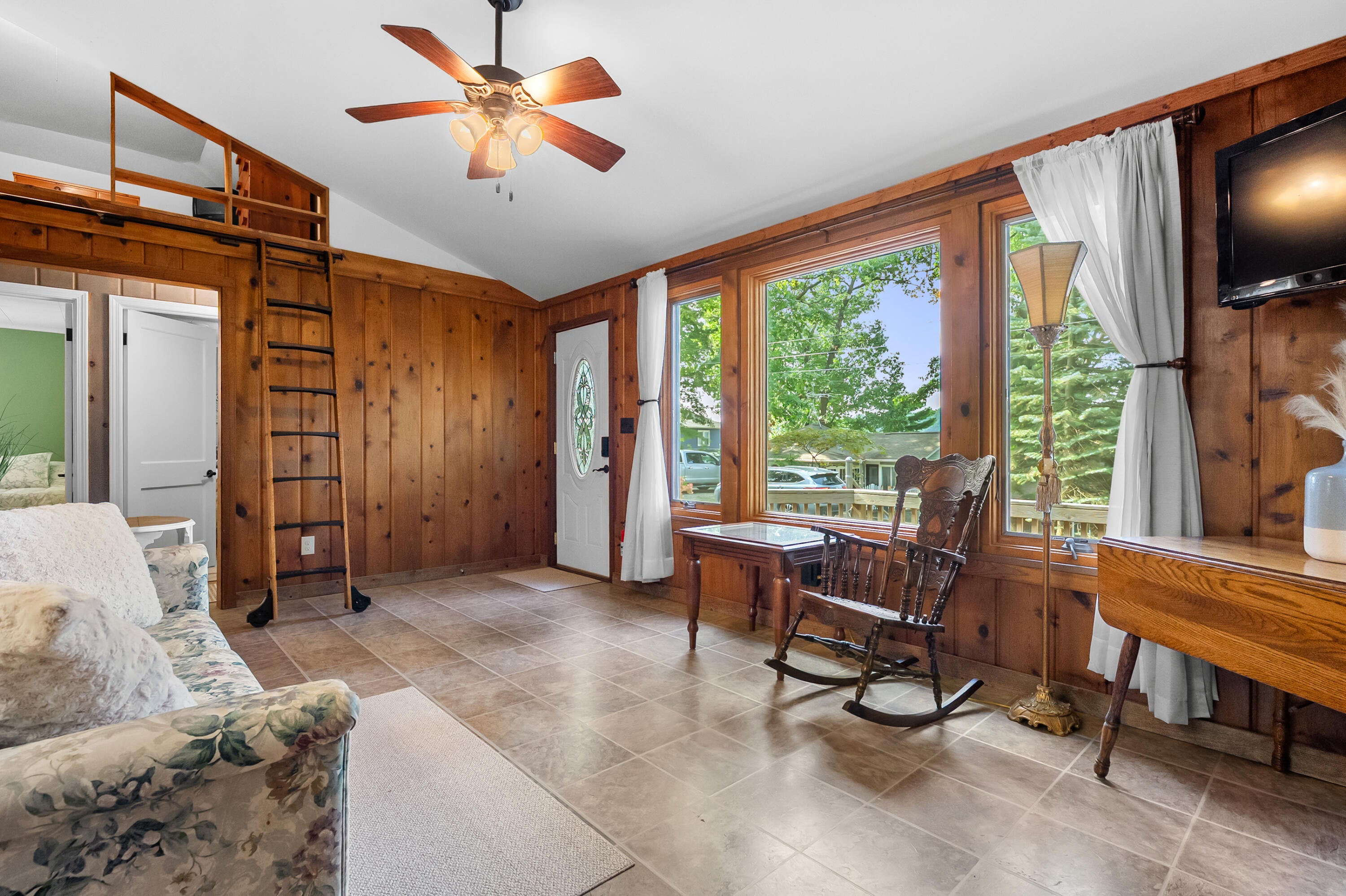 34120 Hillside Drive