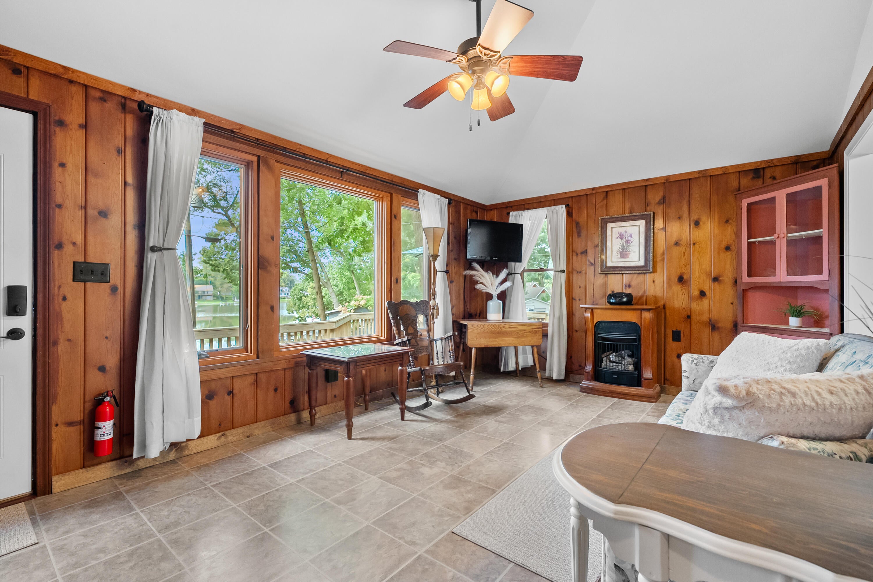 34120 Hillside Drive