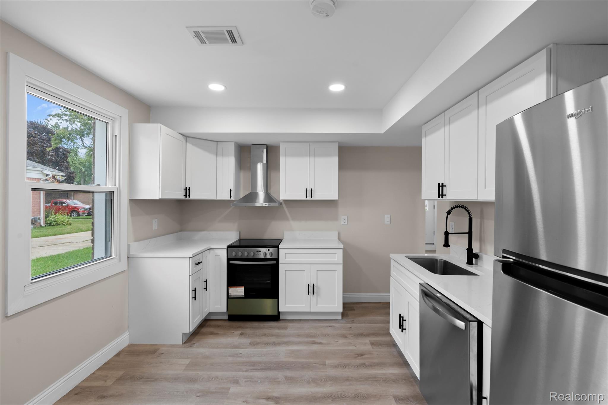 St Clair Shores City, Michigan 48082, United States, 5 Bedrooms Bedrooms, ,3 BathroomsBathrooms,Residential,Active,197046