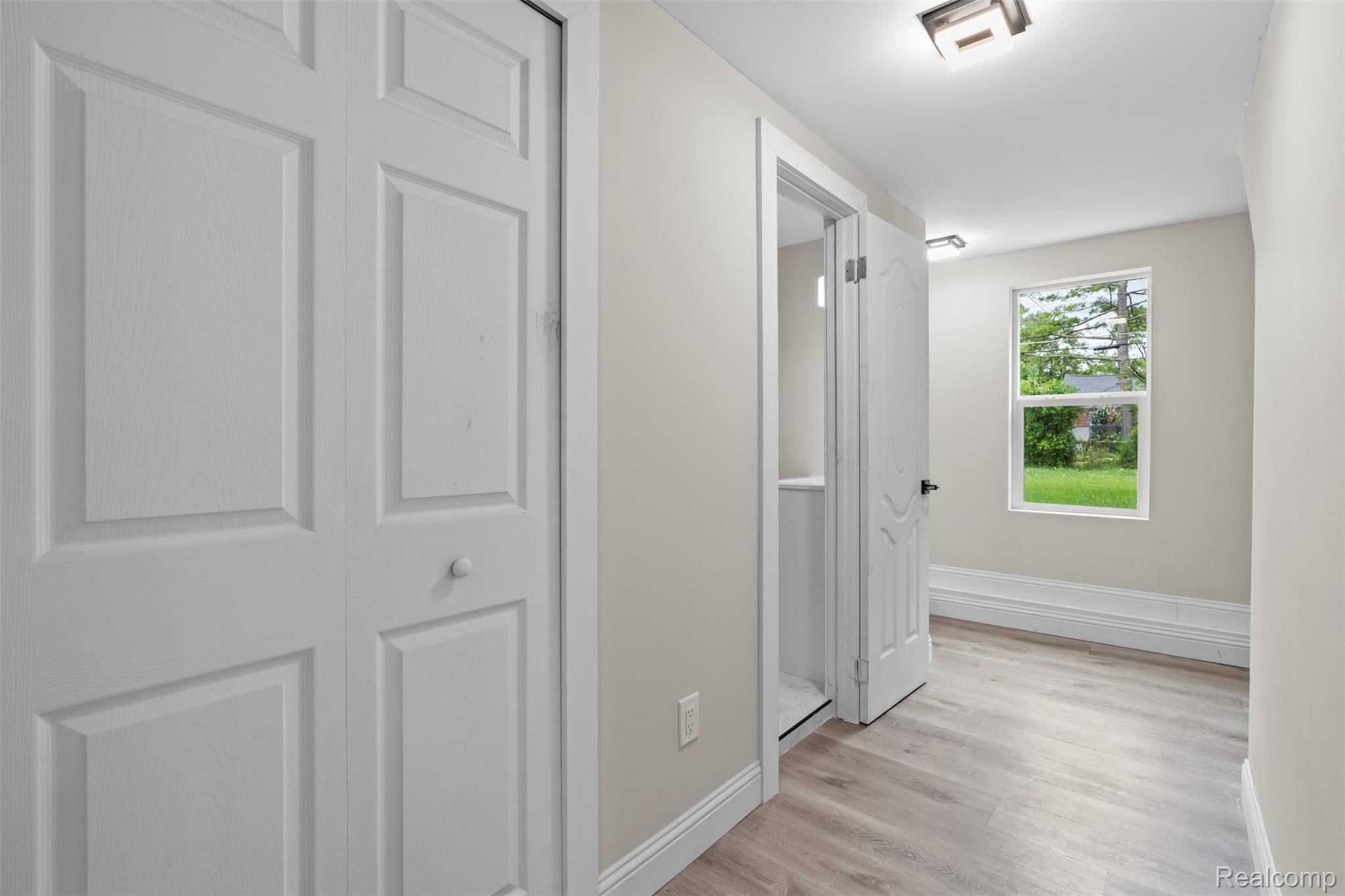 St Clair Shores City, Michigan 48082, United States, 5 Bedrooms Bedrooms, ,3 BathroomsBathrooms,Residential,Active,197046