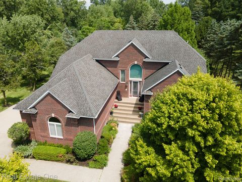 6120 EVANSWOOD Road Troy City MI 48085