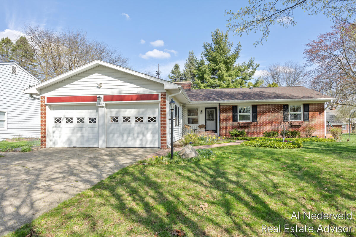 1902 Ridgemoor Drive SE