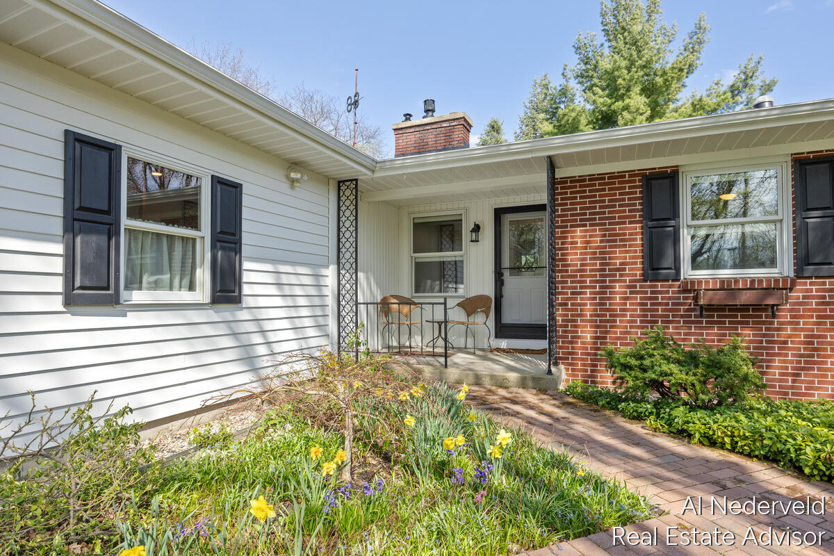 1902 Ridgemoor Drive SE