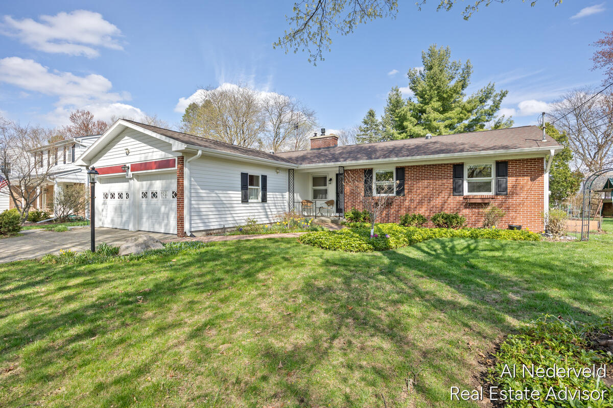 1902 Ridgemoor Drive SE