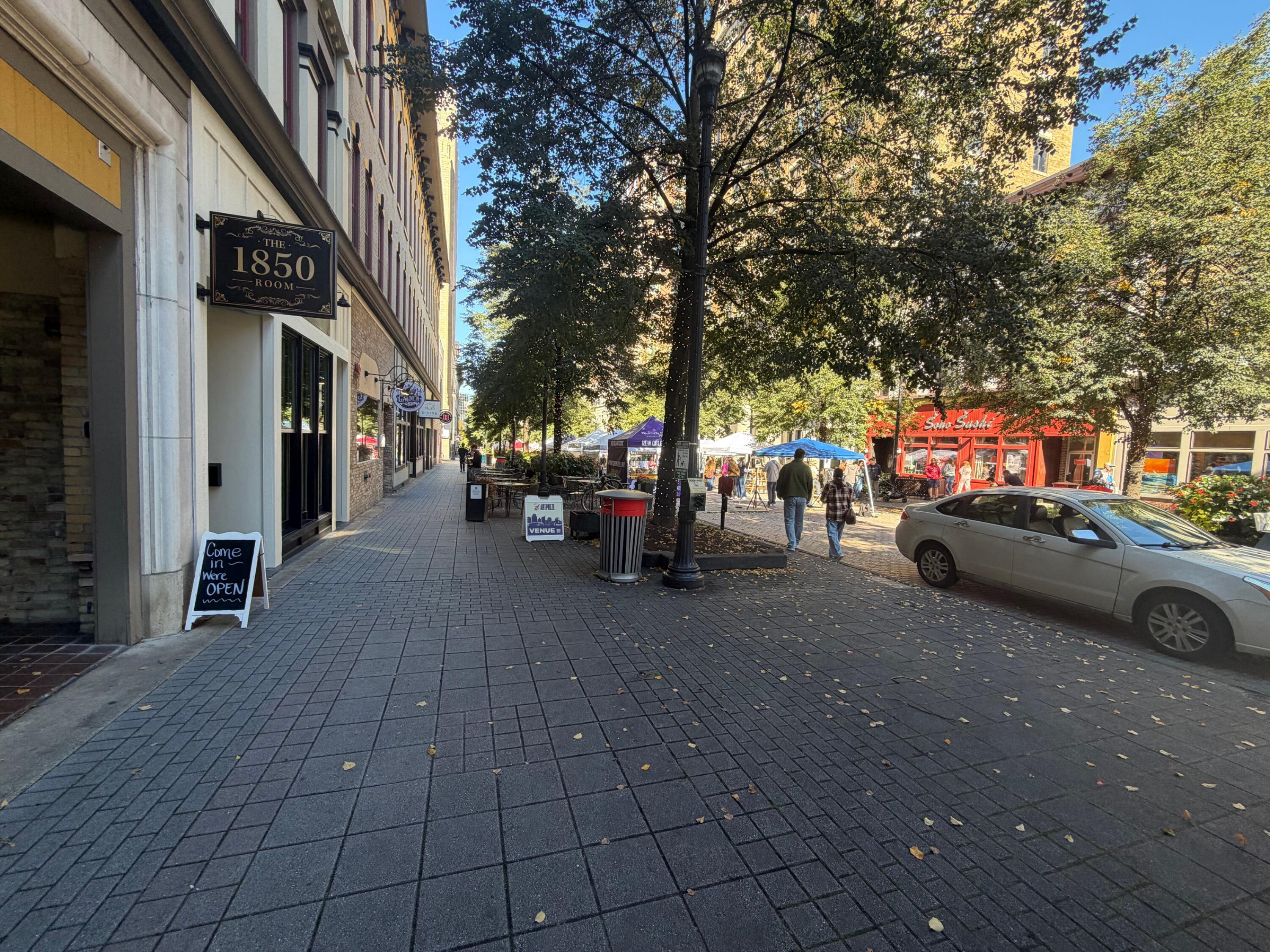 49 Monroe Center Street NW 8