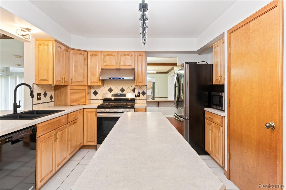 2196 Willow Leaf Drive