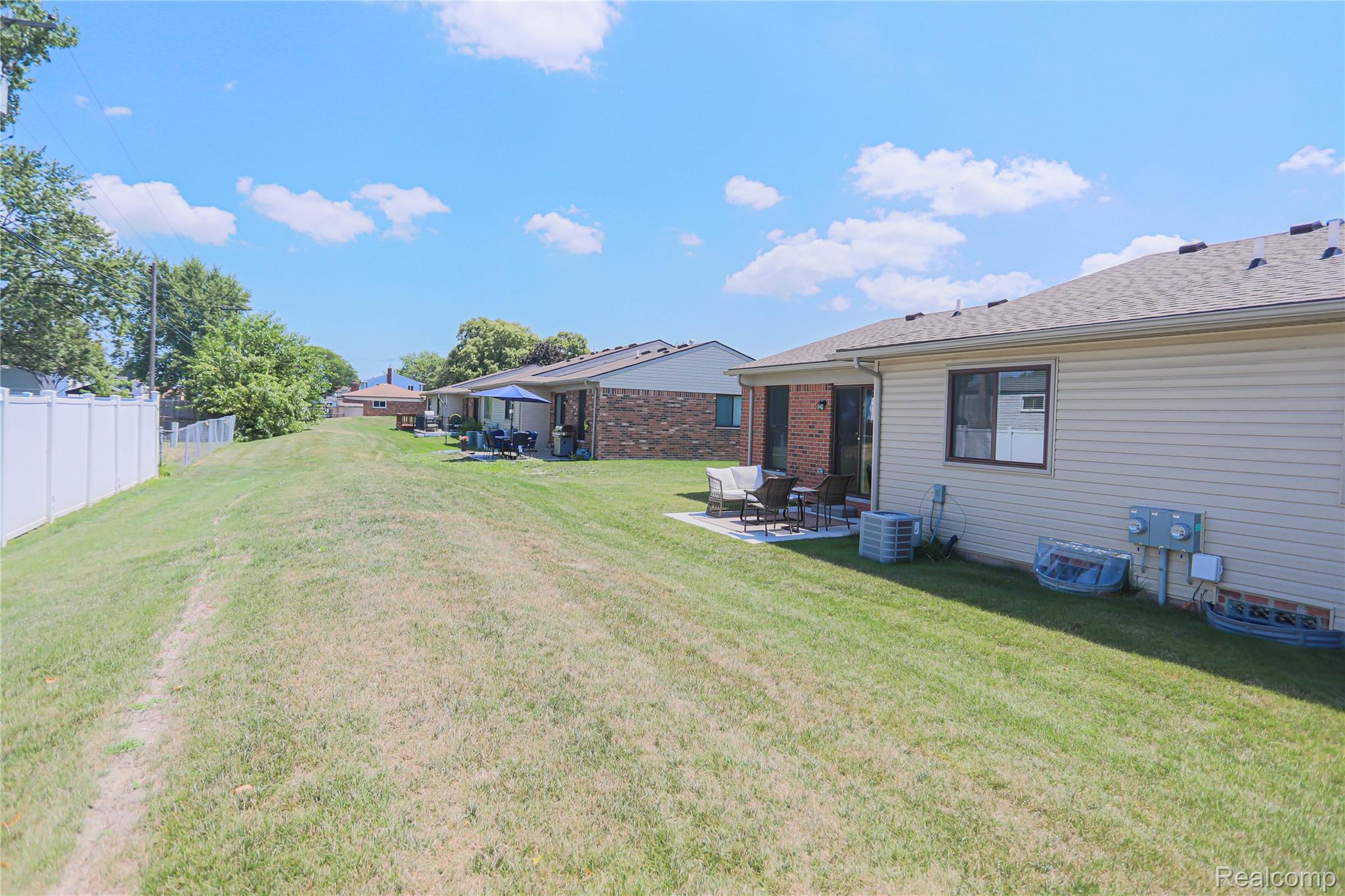 Warren City, Michigan 48088, United States, 2 Bedrooms Bedrooms, ,2 BathroomsBathrooms,Residential,Pending,181962