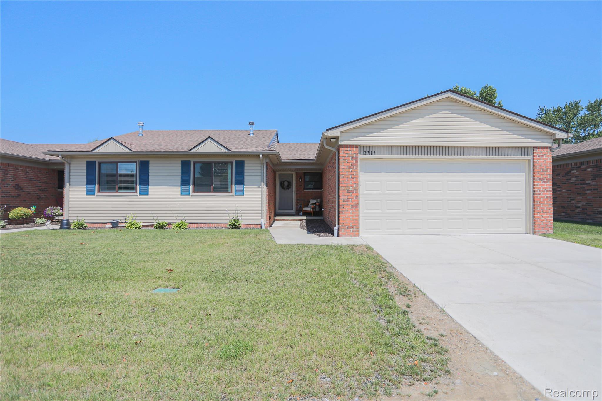 Warren City, Michigan 48088, United States, 2 Bedrooms Bedrooms, ,2 BathroomsBathrooms,Residential,Pending,181962