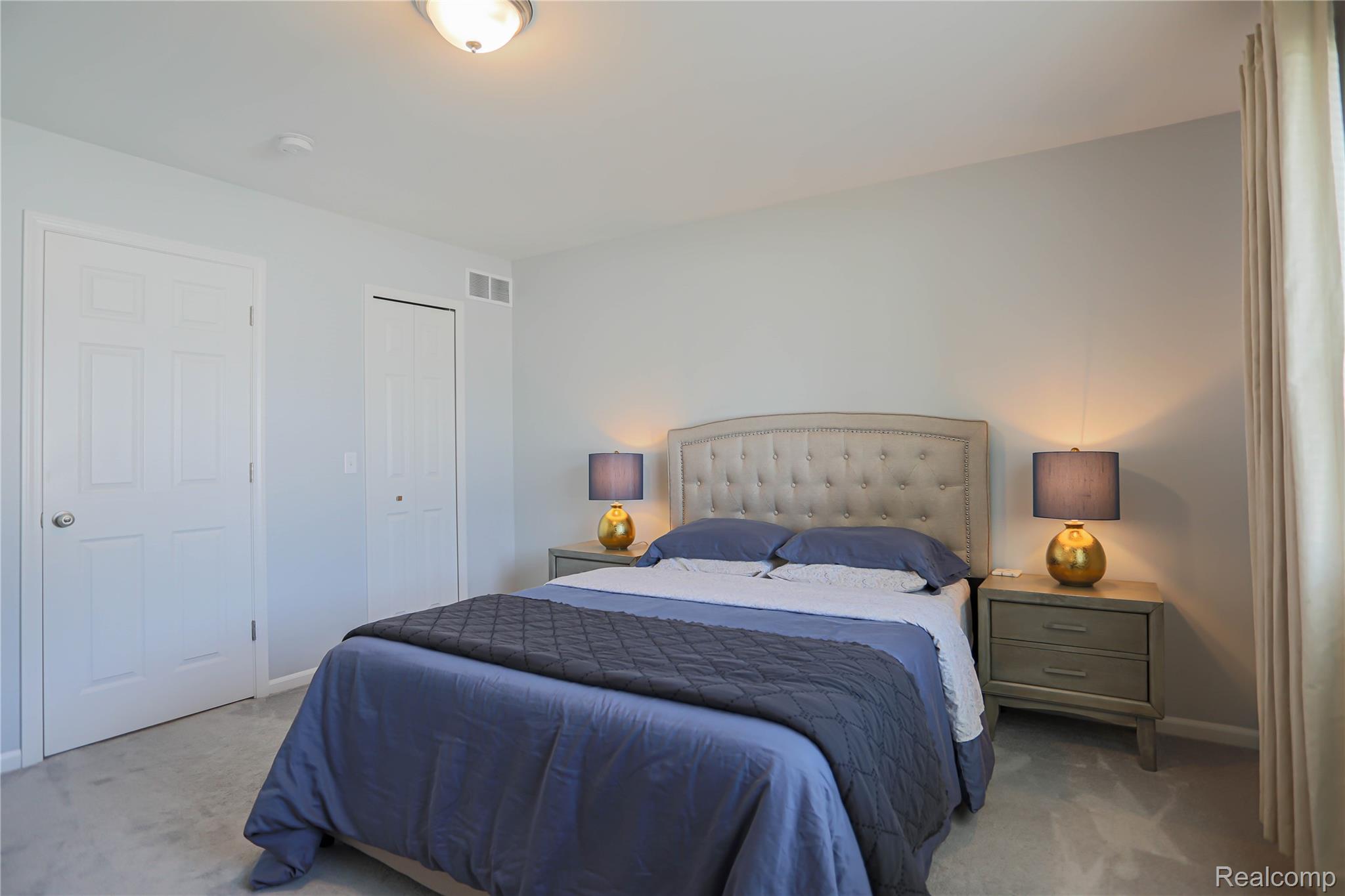 Warren City, Michigan 48088, United States, 2 Bedrooms Bedrooms, ,2 BathroomsBathrooms,Residential,Pending,181962