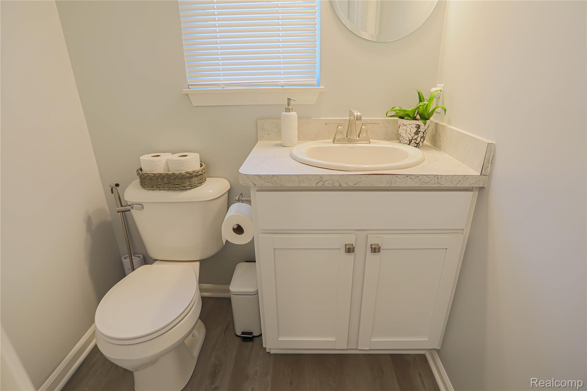 Warren City, Michigan 48088, United States, 2 Bedrooms Bedrooms, ,2 BathroomsBathrooms,Residential,Pending,181962