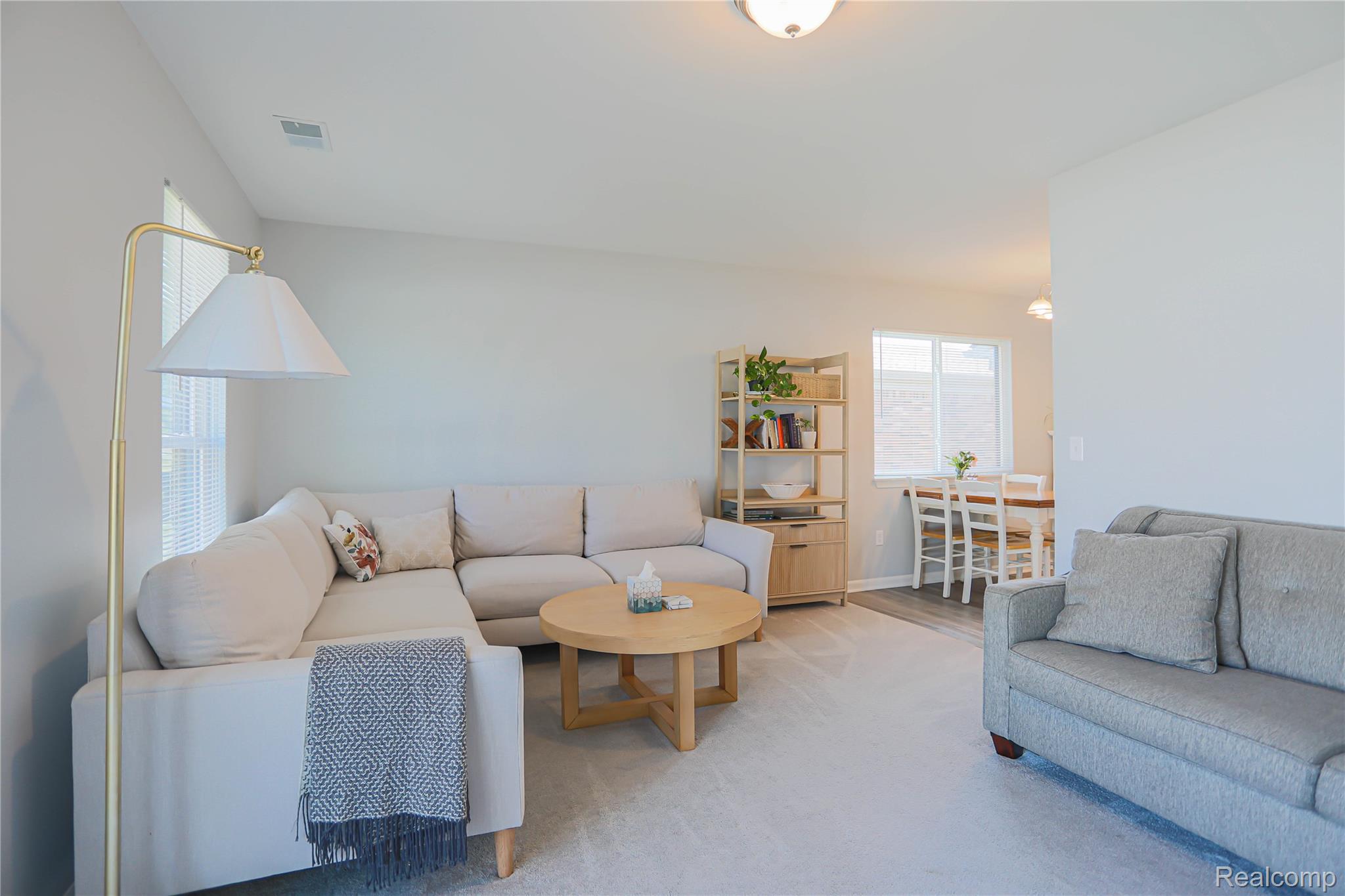 Warren City, Michigan 48088, United States, 2 Bedrooms Bedrooms, ,2 BathroomsBathrooms,Residential,Pending,181962