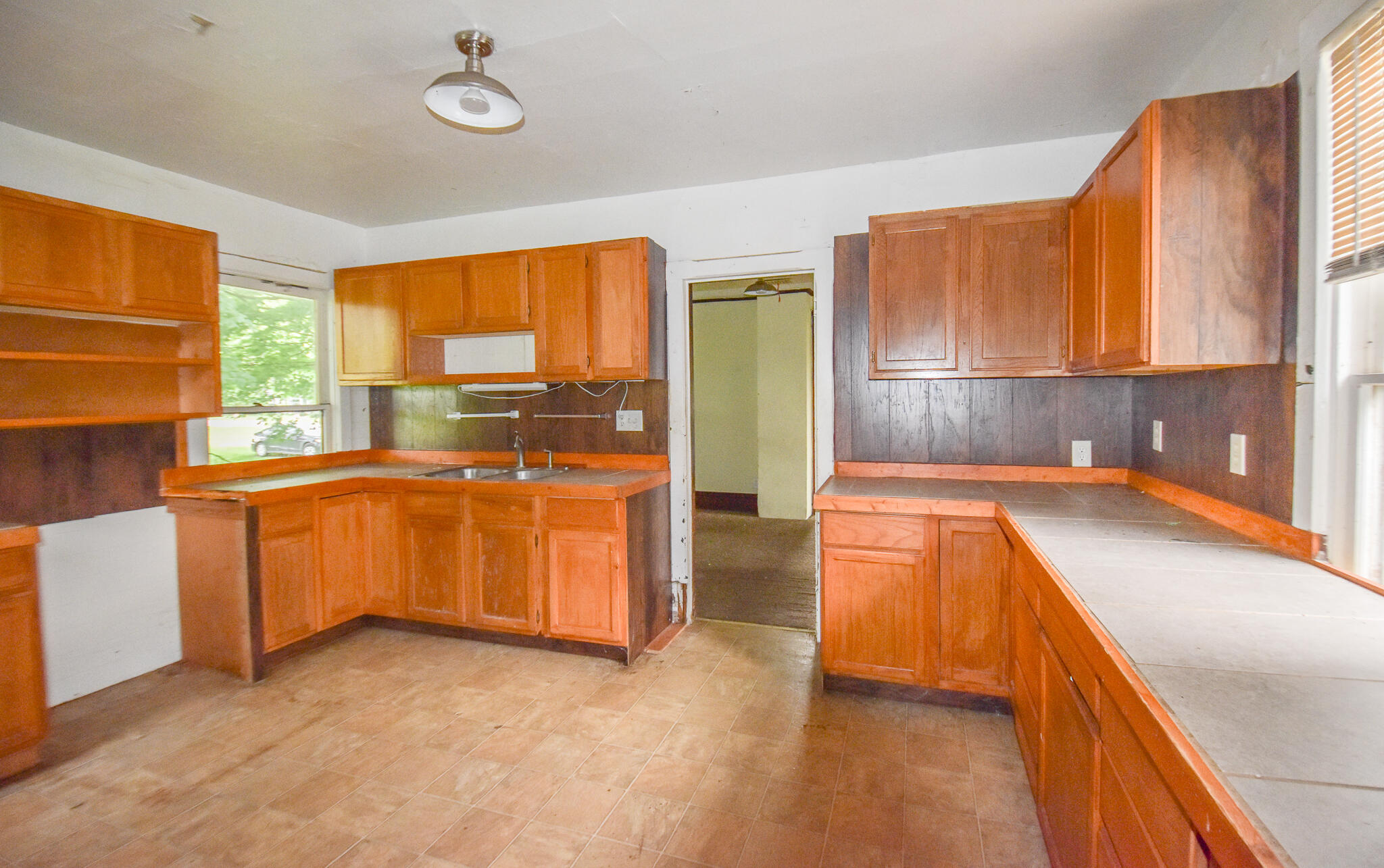 1085 E Chicago Road A