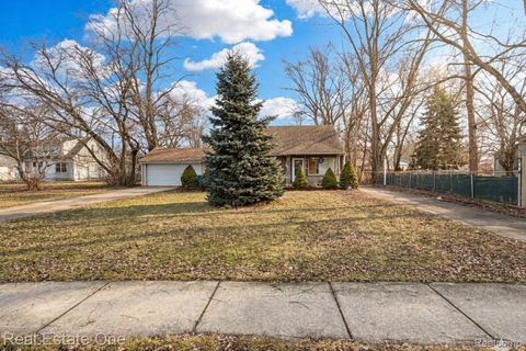 23340 Cunningham Avenue Warren City MI 48091