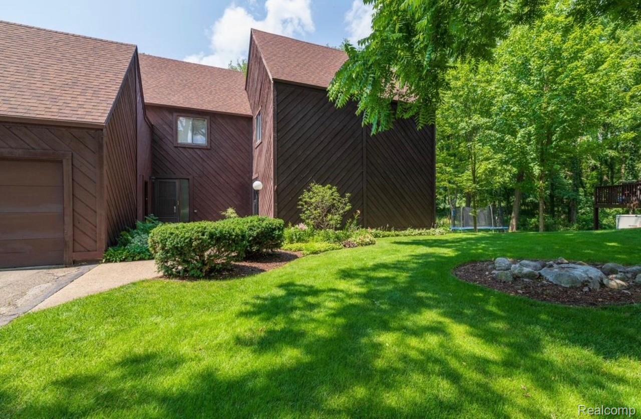 279 Fairway Court