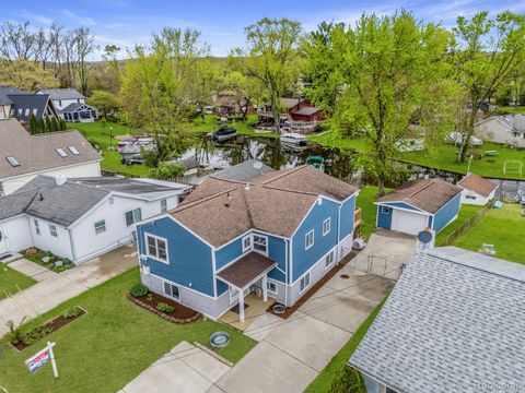 9136 BUCKINGHAM Street White Lake Charter Township MI 48386