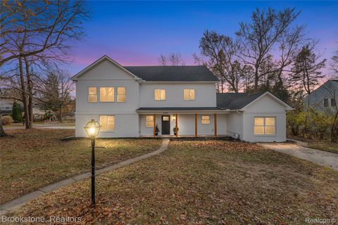 7369 Sweetbriar West Bloomfield Charter Township MI 48324