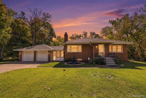 Photo of 804 E Avon Road, Rochester Hills City, MI 48307 (MLS # 20261081659)