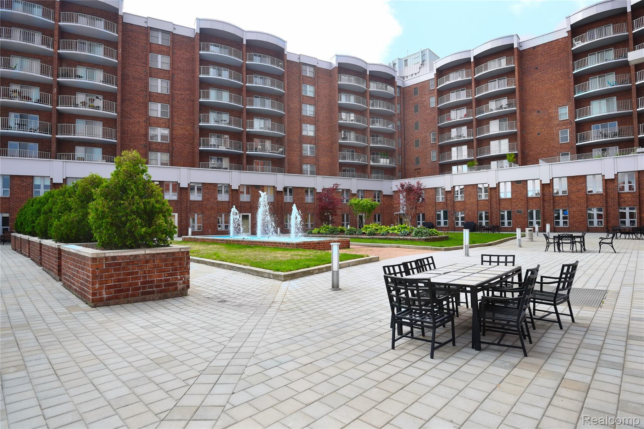 411 S OLD WOODWARD Avenue 1002
