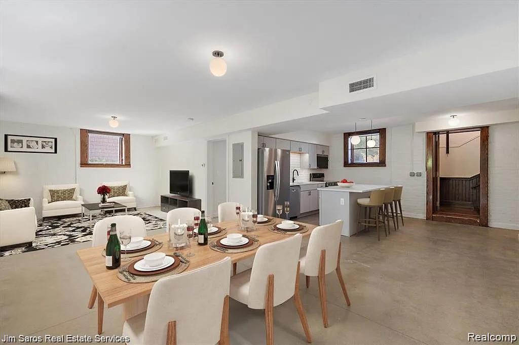 389 Saint Clair #103