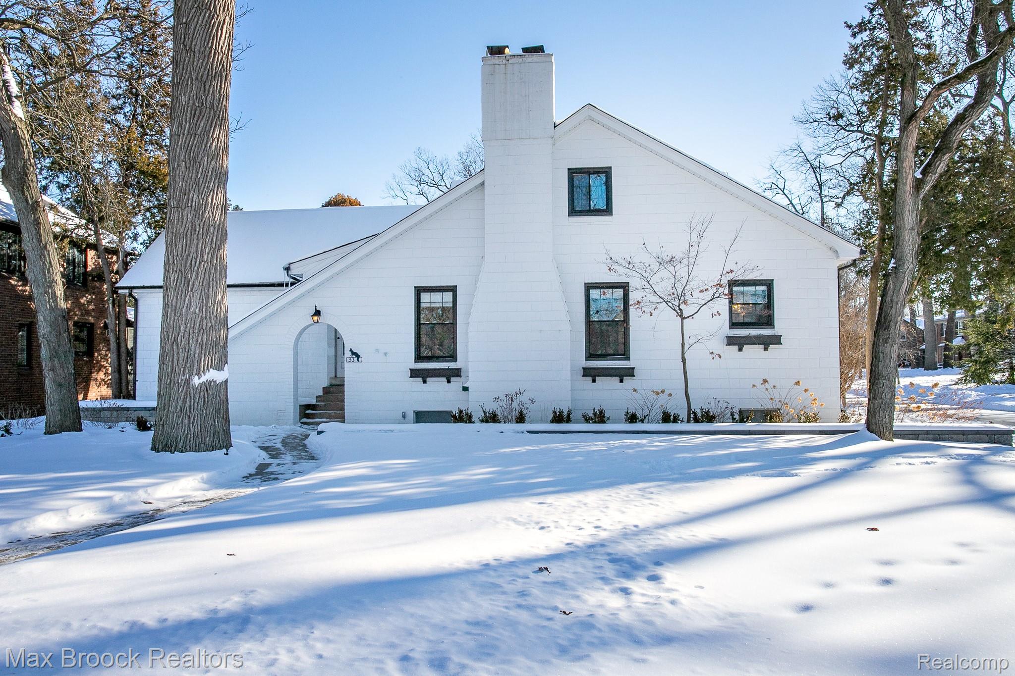 93 Oakdale Boulevard